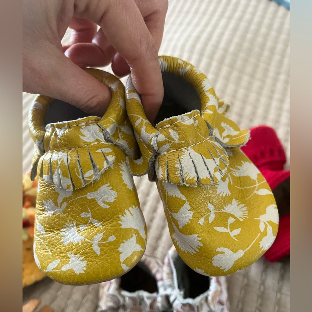 4 pairs soft sole baby shoes Freshly Picked Moccasins size 3
